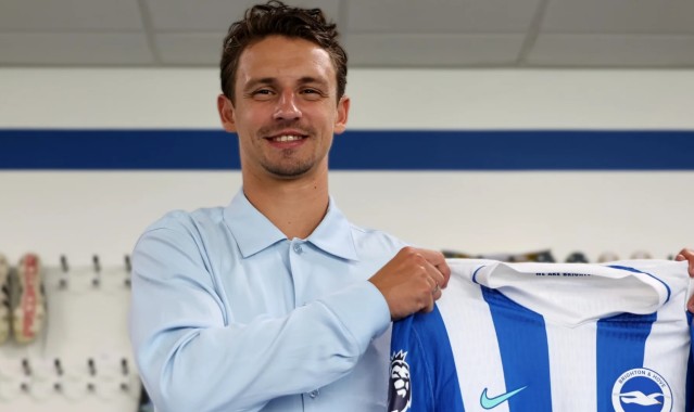 华体会官网下载-官方：布莱顿正式签下埃因霍温后卫博斯卡利，双方签约至2030年