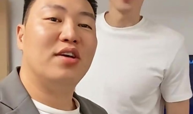 等你归来！李根调侃周琦：你应该在球场上 而不是在演播室里