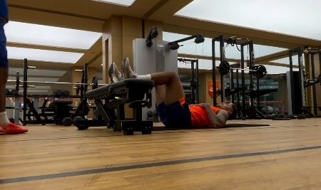 努力训练💪克雷桑更新社媒，分享在健身房训练的视频