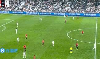 贡萨洛被布雷斯通肘倒，裁判将后者直红罚下场