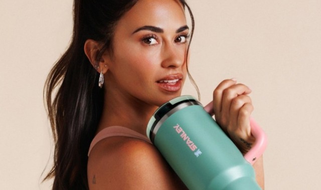 华体会官网入口-商业合作！斯坦利推出安东内拉联名保温杯，售价30美元到60美元